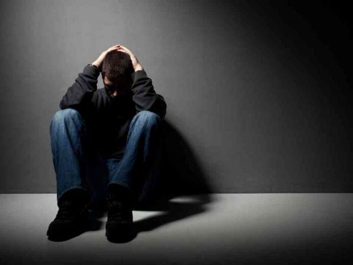 Depression bei einem Mann mit Ablehnung von Alkohol