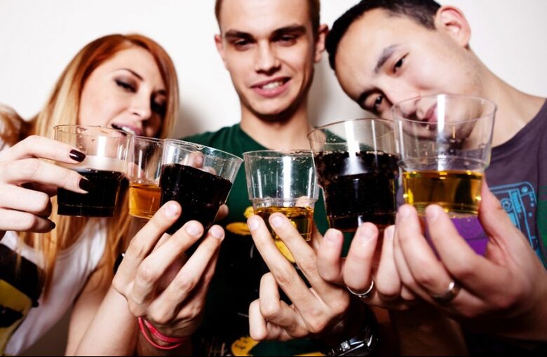 Nichts trägt zur Entwicklung von Alkoholismus als betrunkene Kultur bei